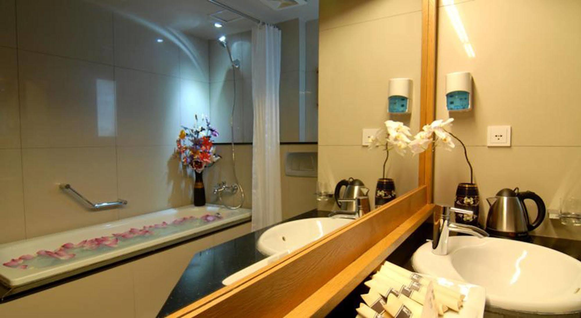 Hanoi Eternity Hotel מראה חיצוני תמונה